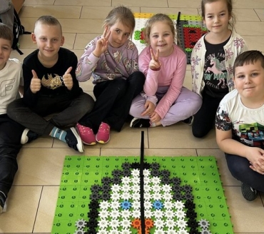 KOLOCKOWE SYMETRIE W KLASIE DRUGIEJ